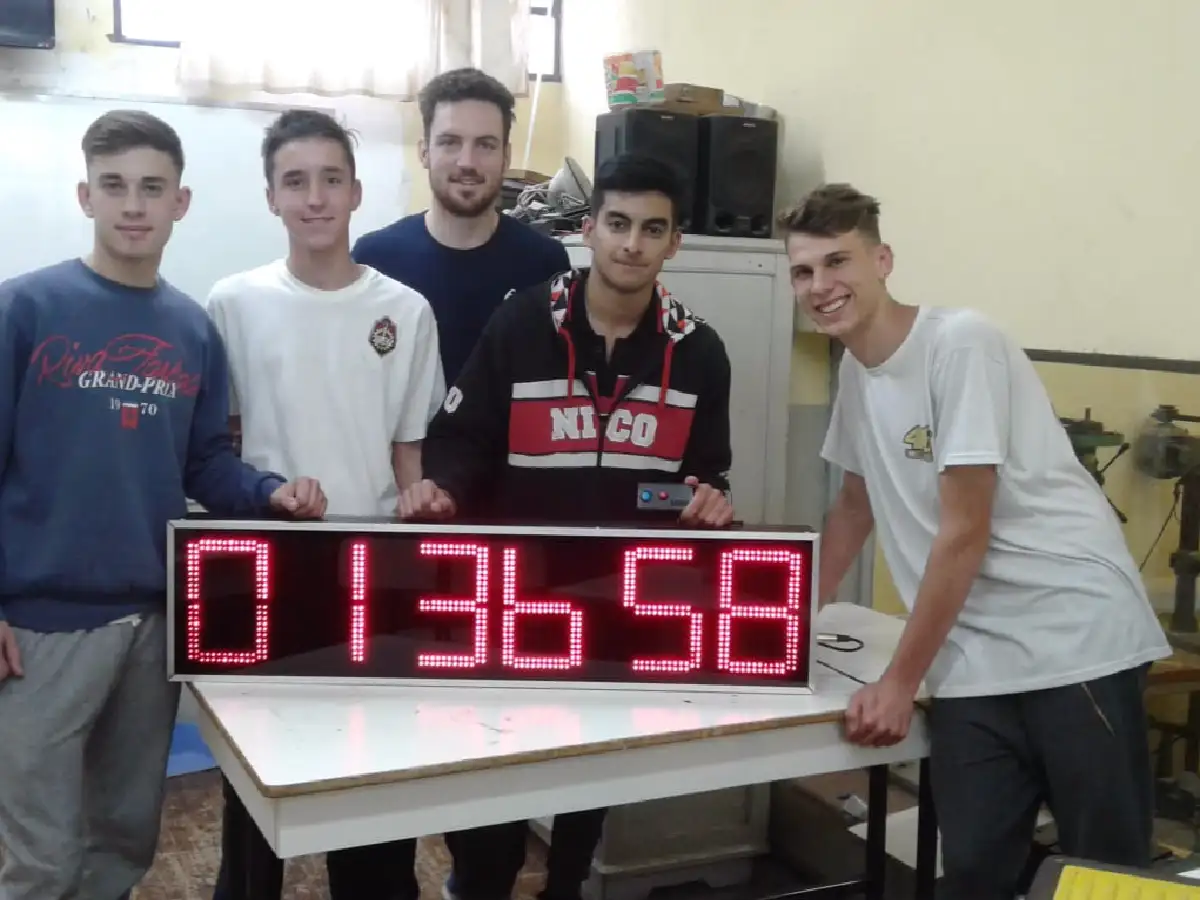 Construyeron un tablero electrónico de última generación para una maratón 