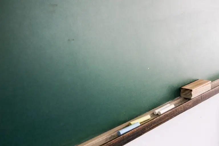Niños de 9 años jugaban a aspirar tiza rallada en una escuela entrerriana