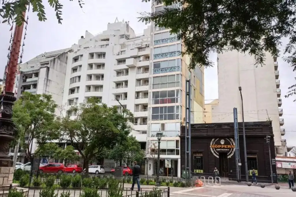 Córdoba: un joven de 23 años murió tras caer desde el balcón de un edificio