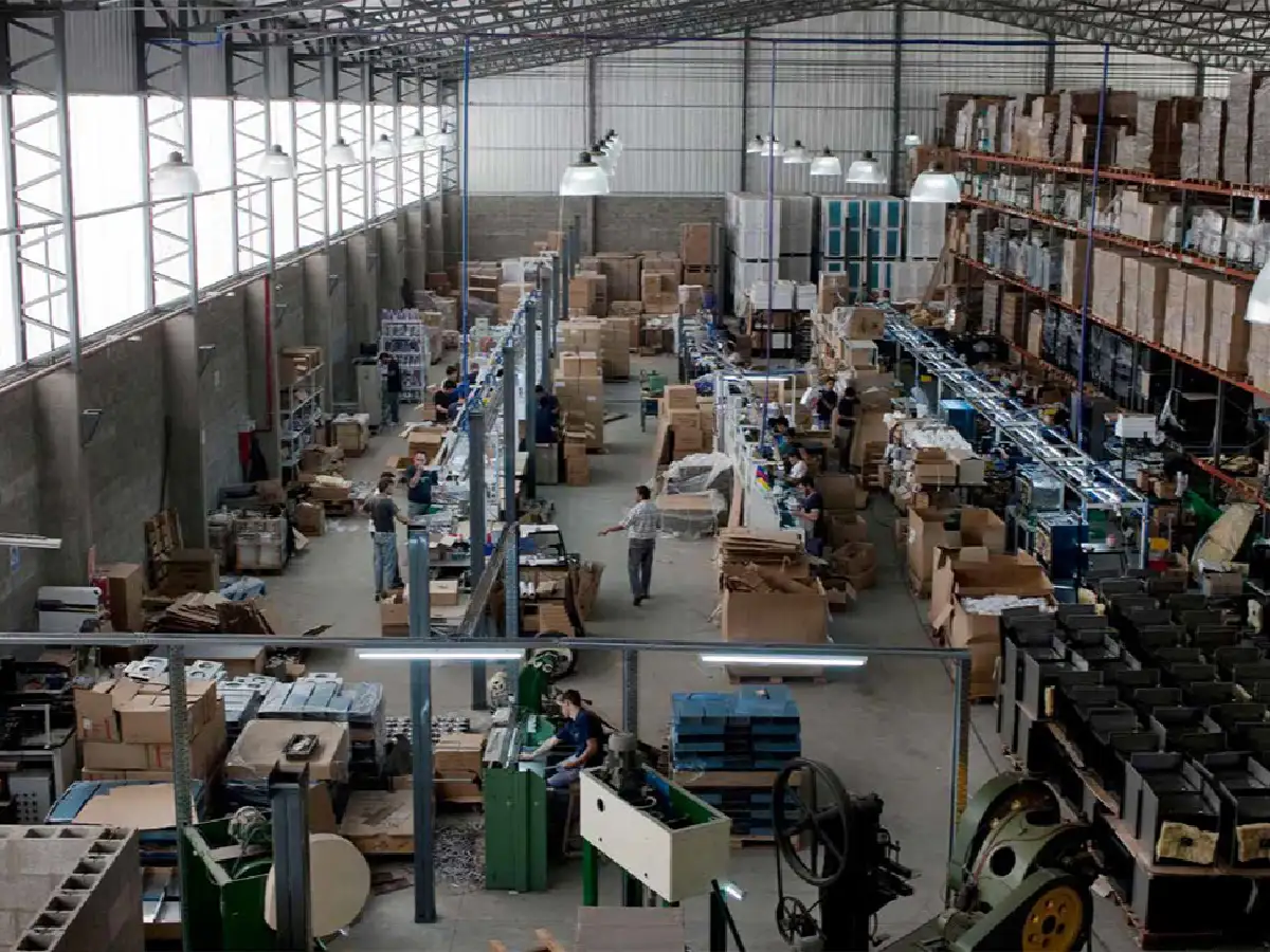 La falta de insumos sigue agravando la industria local 