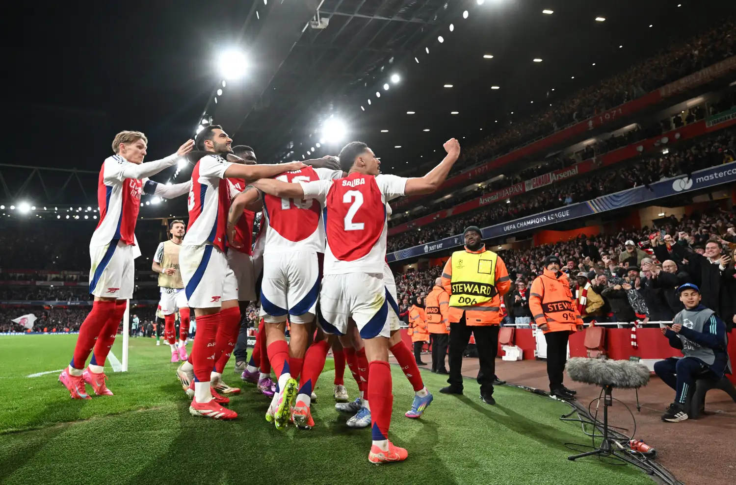 Arsenal goleo al Real Madrid por la ida de los cuartos