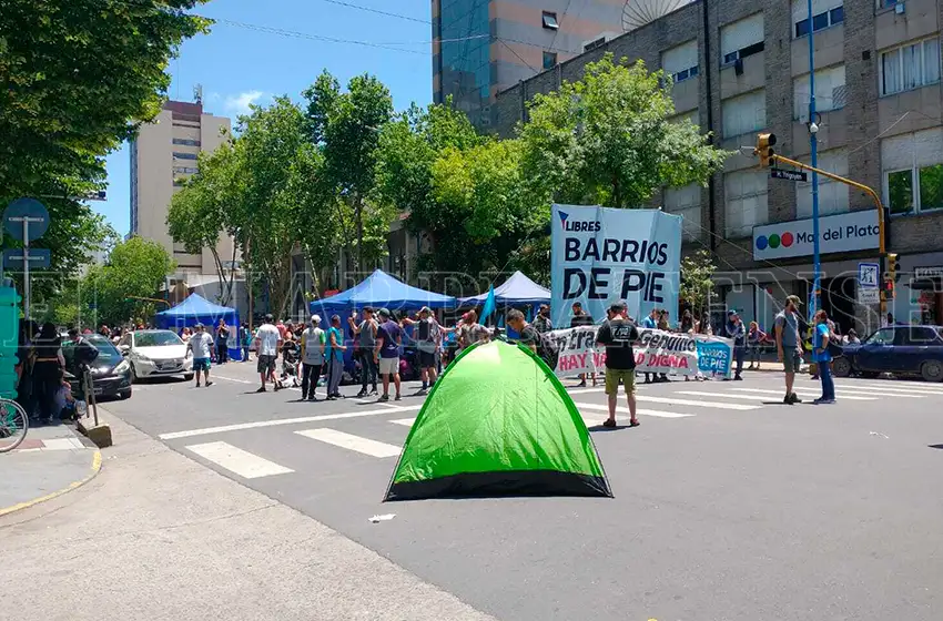 "El reclamo de las canastas navideñas es un granito de arena al reclamo del trabajo genuino"