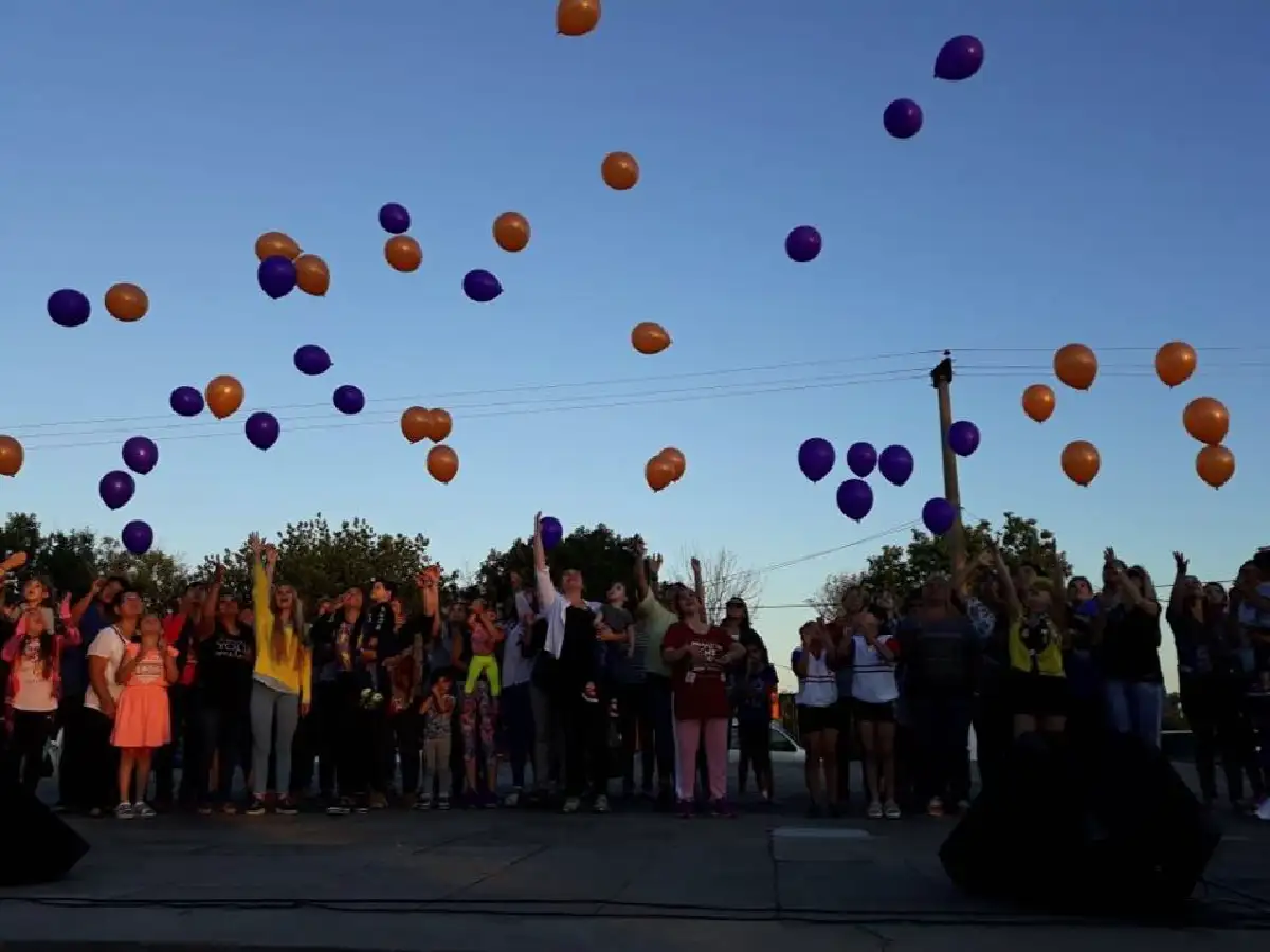 Frontera: Realizaron una suelta de globos contra la violencia 