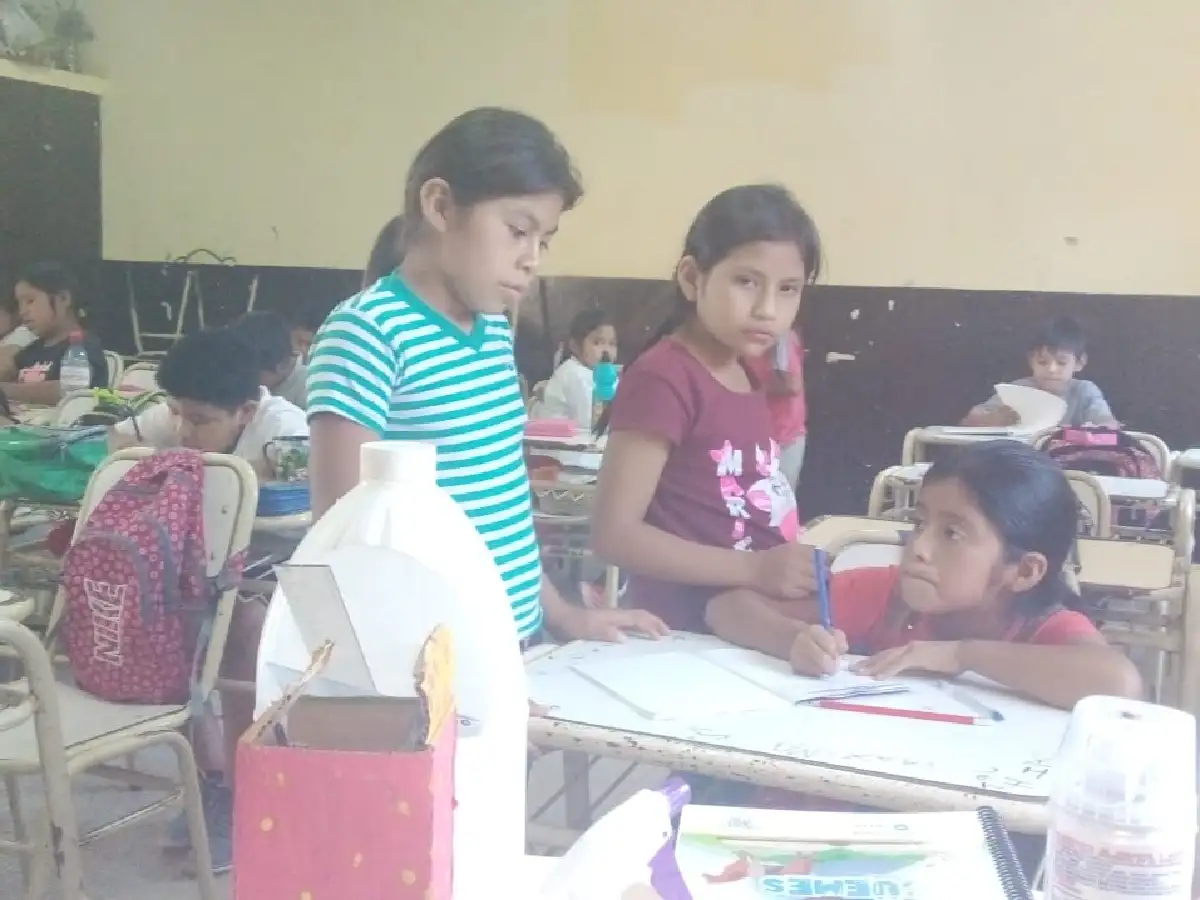 Una cruzada solidaria busca que niños salteños juren la bandera en junio con guardapolvos nuevos