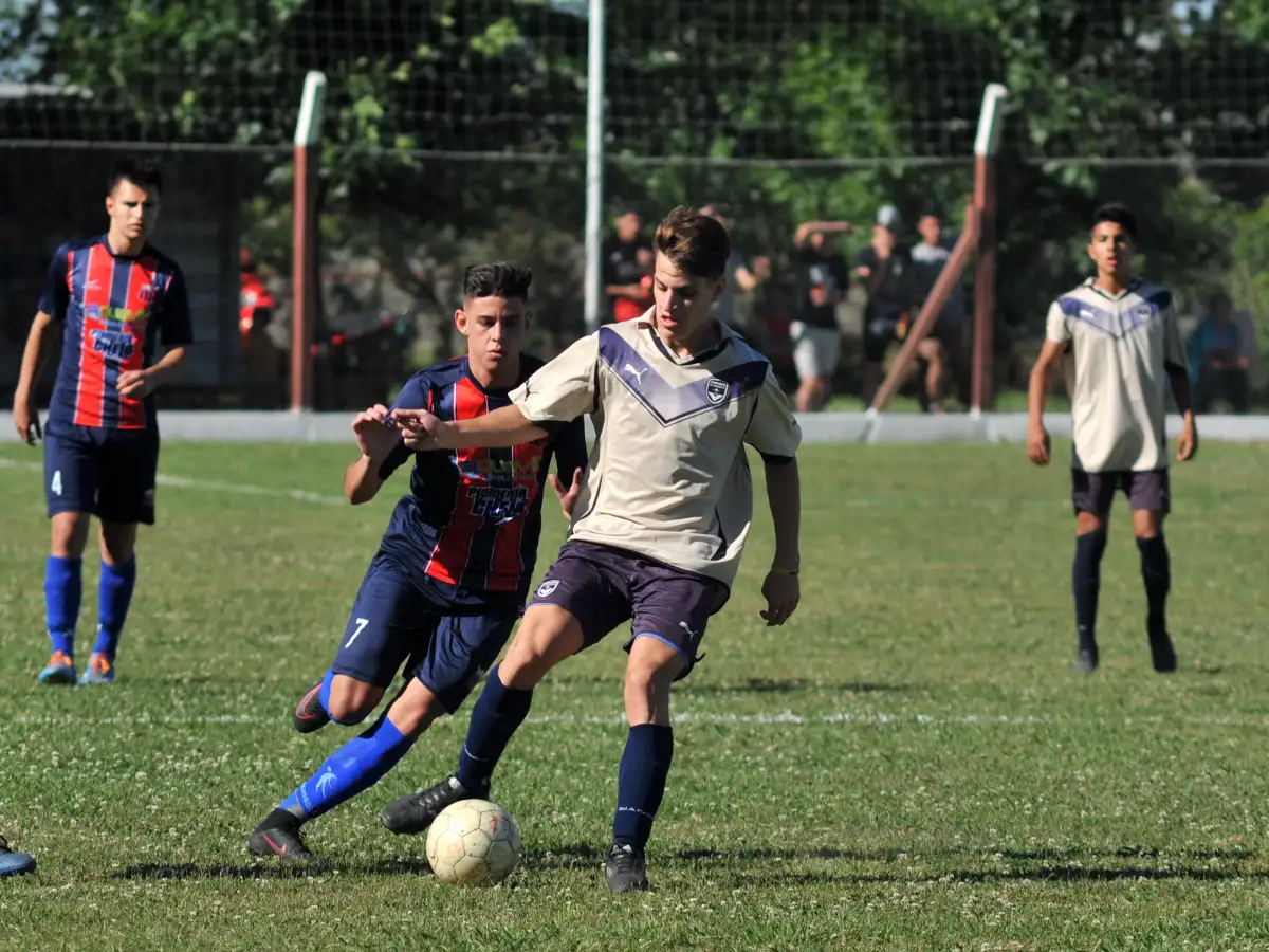 Van por el título absoluto