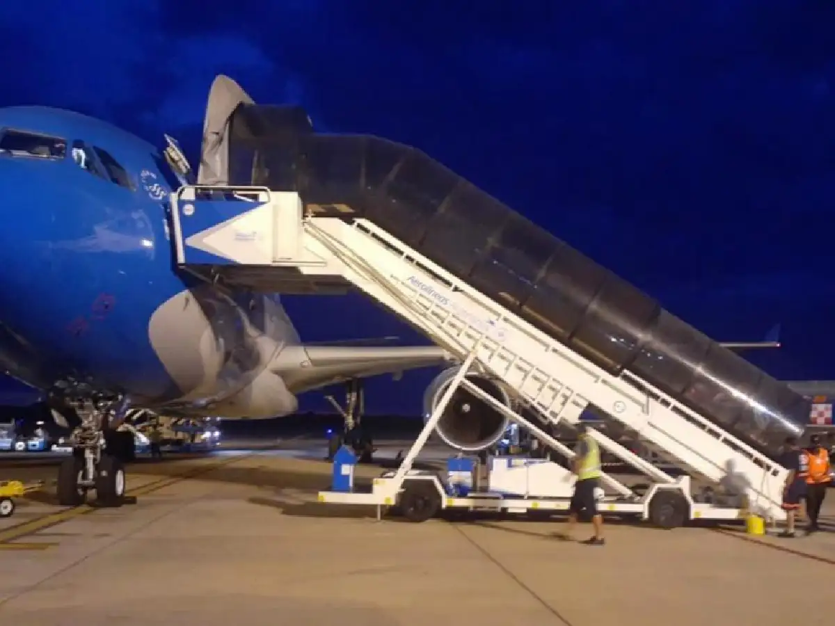 Un vuelo de Aerolíneas partió hacia Rusia para buscar un nuevo lote de vacunas