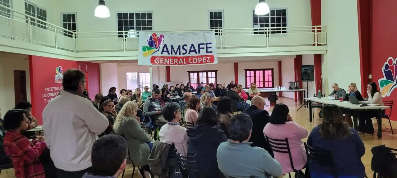 Para Delgado, la oferta salarial a la docencia se explica en la “política de ajuste”