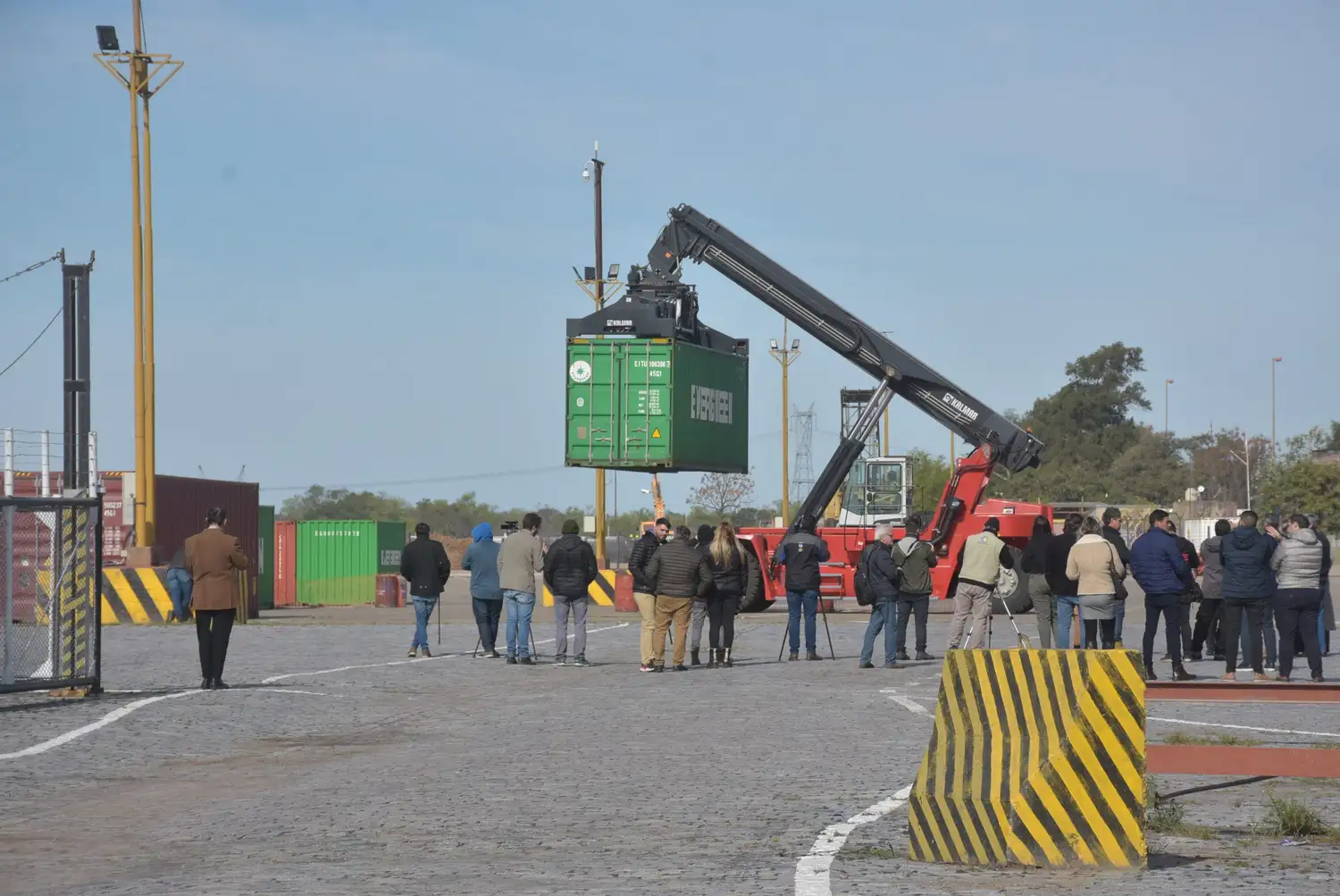 Puerto de Santa Fe: con la incorporación de una grúa especial, continúan las obras