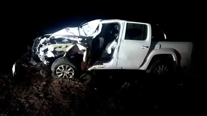 El choque afectó el sector delantero izquierdo de la camioneta.