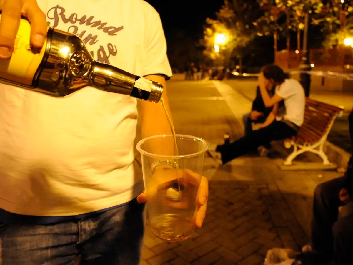 La policía desbarató una "previa" con menores alcoholizados