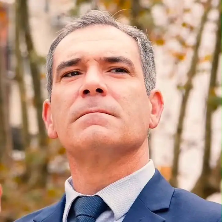 Durante la entrevista, además, defendió el crecimiento productivo de Mar del Plata y cuestionó la distribución de recursos provinciales.