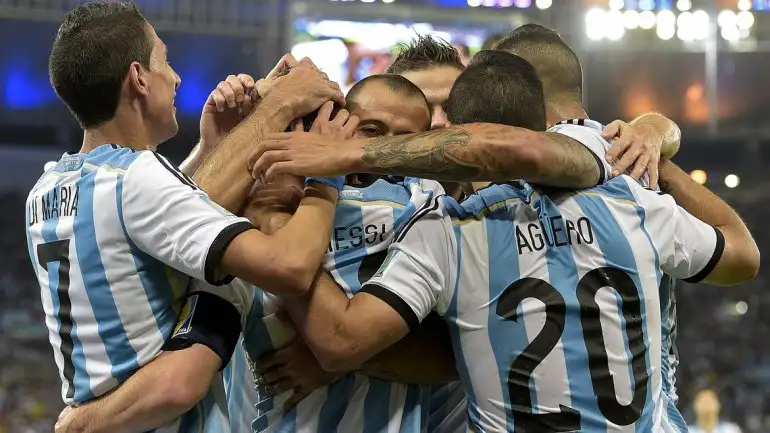 Argentina enfrenta a Holanda en San Pablo por el sueño de volver a disputar una final del mundo