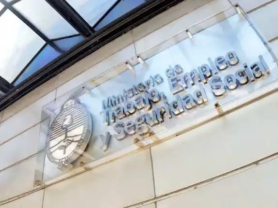 El Gobierno convocó al Consejo que define la suba del salario mínimo para el 29 de abril