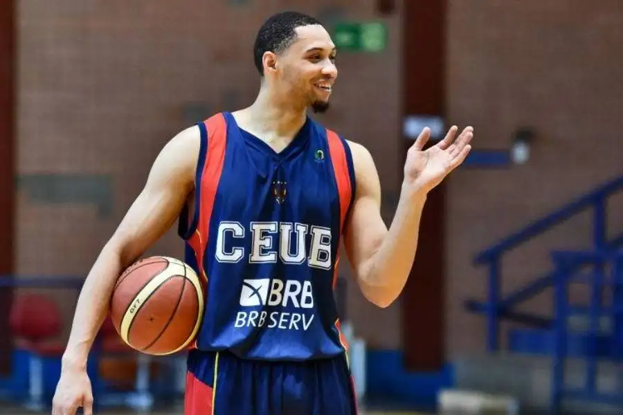 Segundo extranjero para Peñarol: Darington Hobson