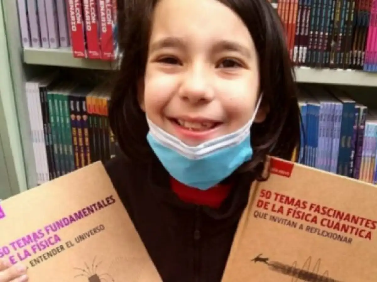 Jano, el niño furor en las redes por sus explicaciones sobre física cuántica 