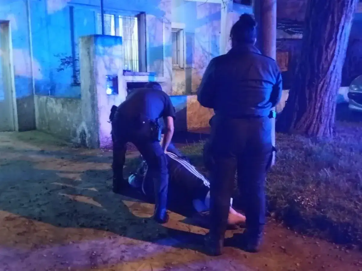 Como consecuencia del salto, sufrió una dolencia en uno de sus pies y posteriormente fue asistido en el Hospital Interzonal General de Agudos (HIGA).