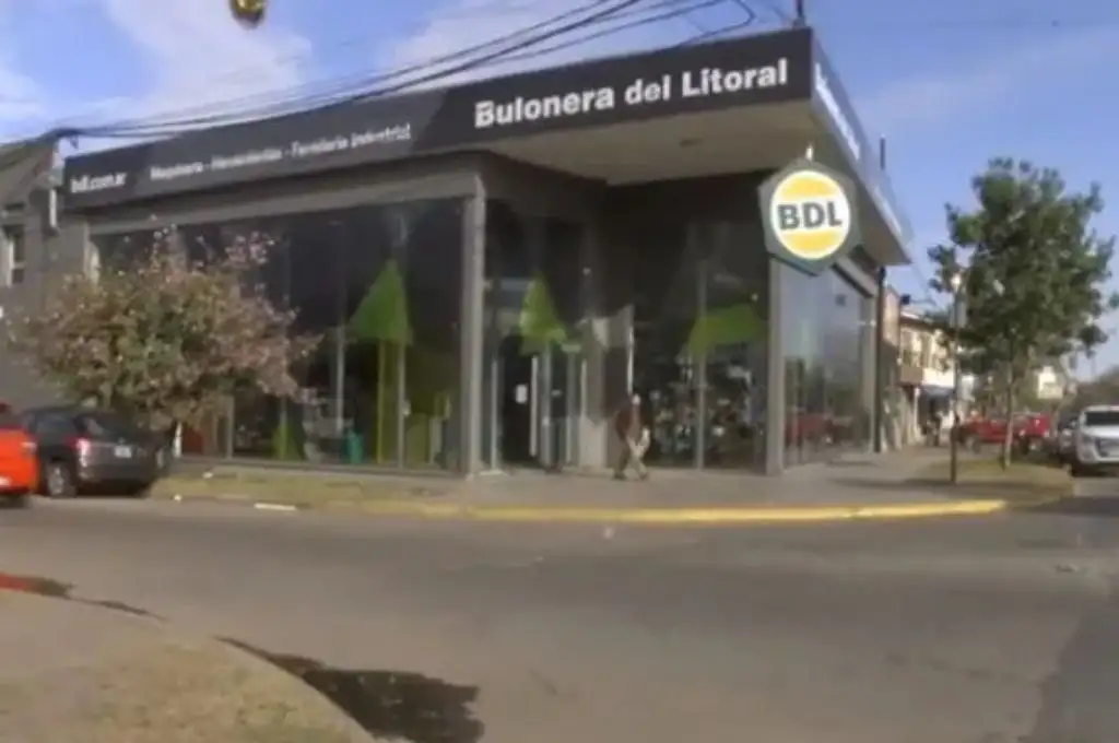 Robo y vandalismo en una ferretería de barrio Los Hornos