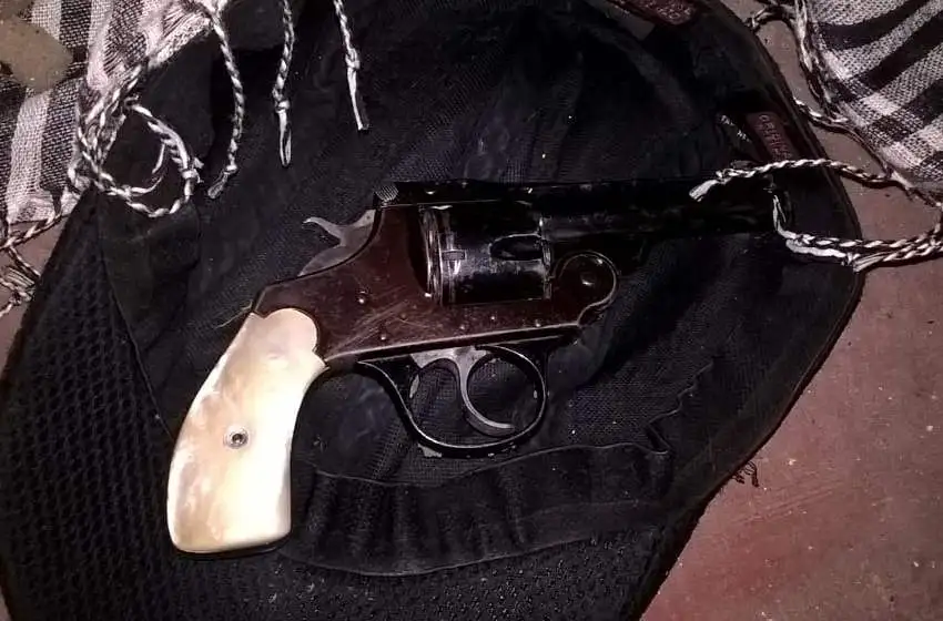 Le robaron más de mil dólares a una anciana
