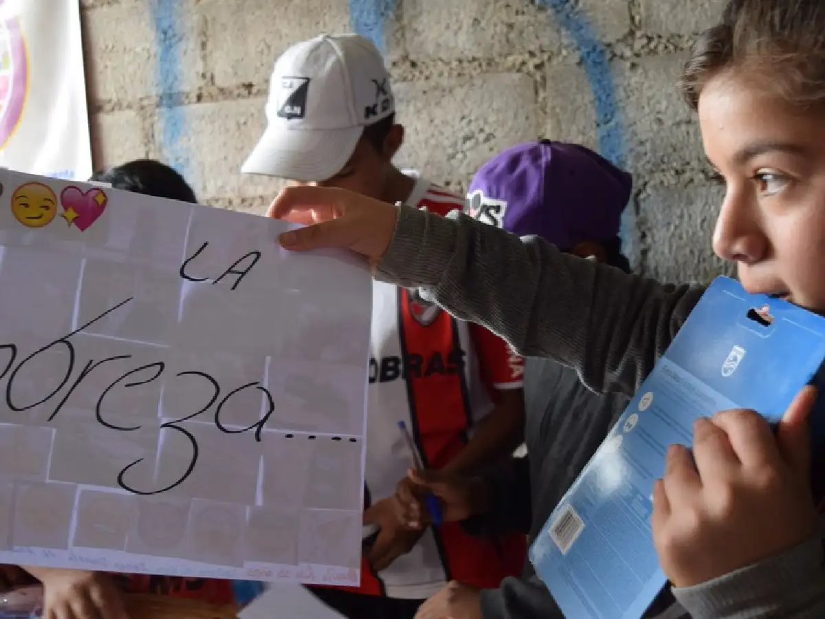 Un informe de Unicef advierte sobre los chicos que comen poco, viven hacinados y sufren violencia en la casa