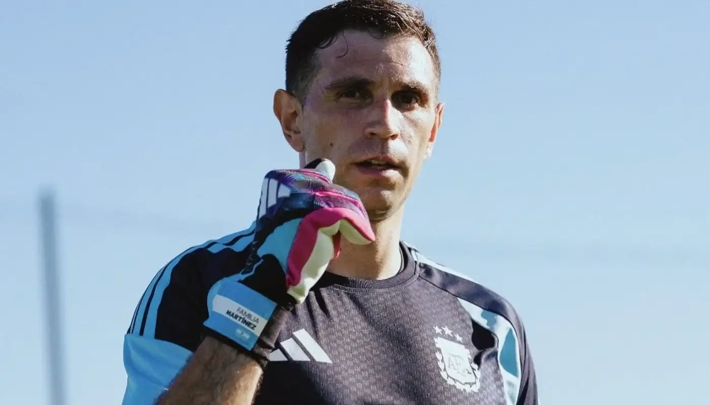 Dibu Martínez, sobre Messi: “Nos esforzaremos para que sea un día hermoso”