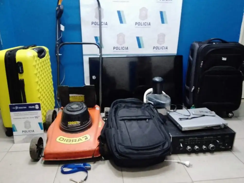 Robaron prendas y electrodomésticos de una casa