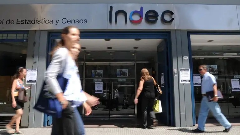 Oficial: menos gente busca trabajo, pero crece el desempleo