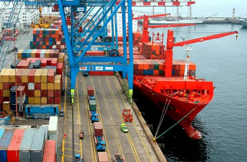 El paro de transportistas genera perdidas de USD 100 millones diarios