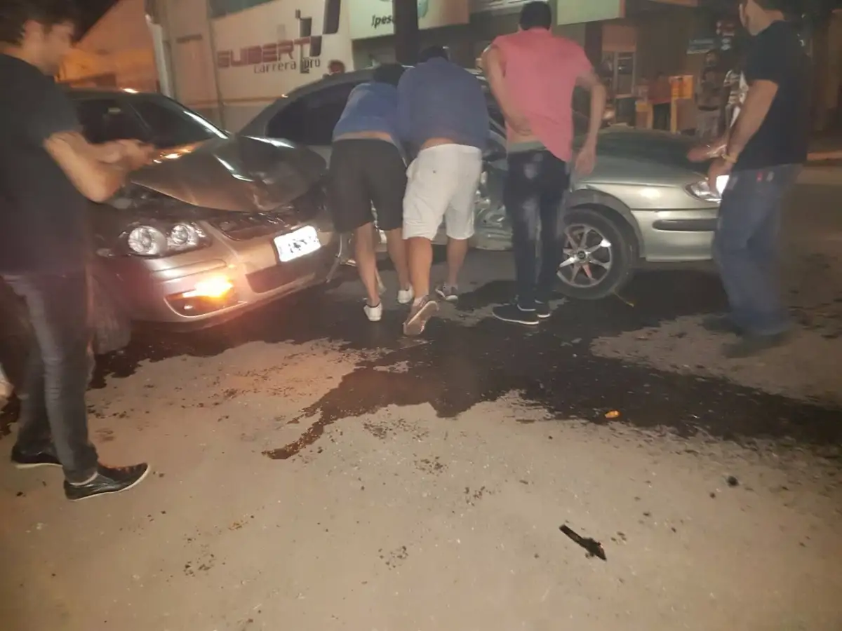Joven grave al chocar dos automóviles en Las Varillas