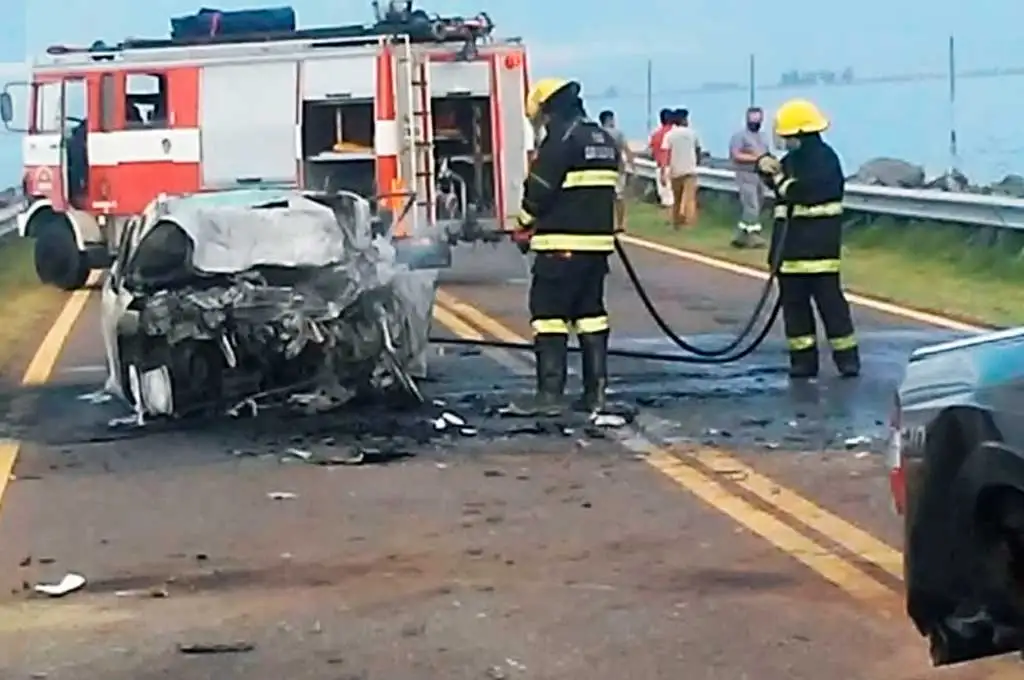 Tres personas murieron calcinadas en un accidente de tránsito