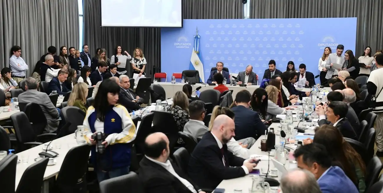 La iniciativa propone la derogación de más de 70 normas consideradas obsoletas y mantiene la credencial de libre circulación para legisladores. Foto: HCDN.
