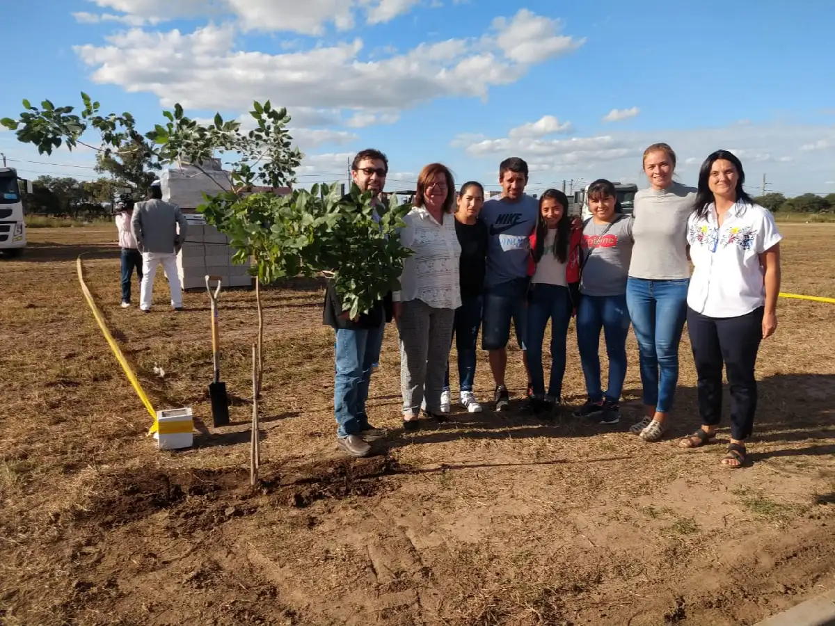 Familias de La Francia recibieron lotes y materiales para construir su casa  