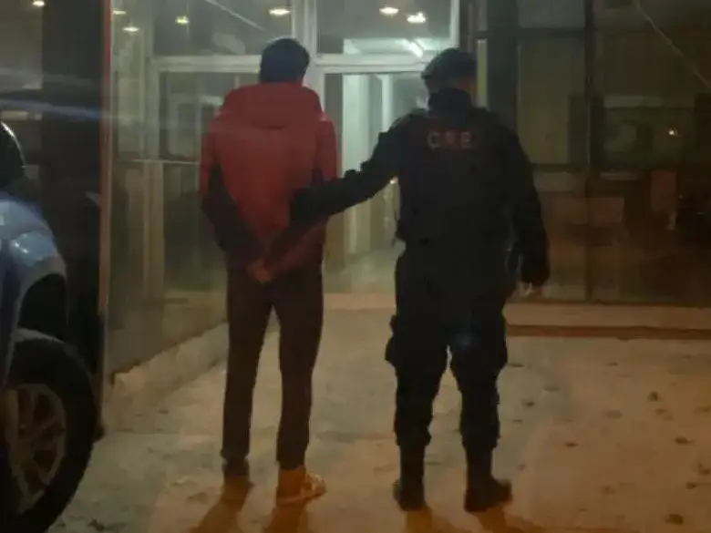 El hombre fue trasladado a sede policial.