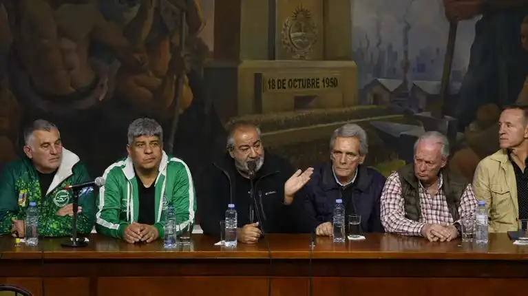 Con fuertes críticas al gobierno, los líderes sindicales de la CGT dieron una conferencia de prensa en el día del Trabajador