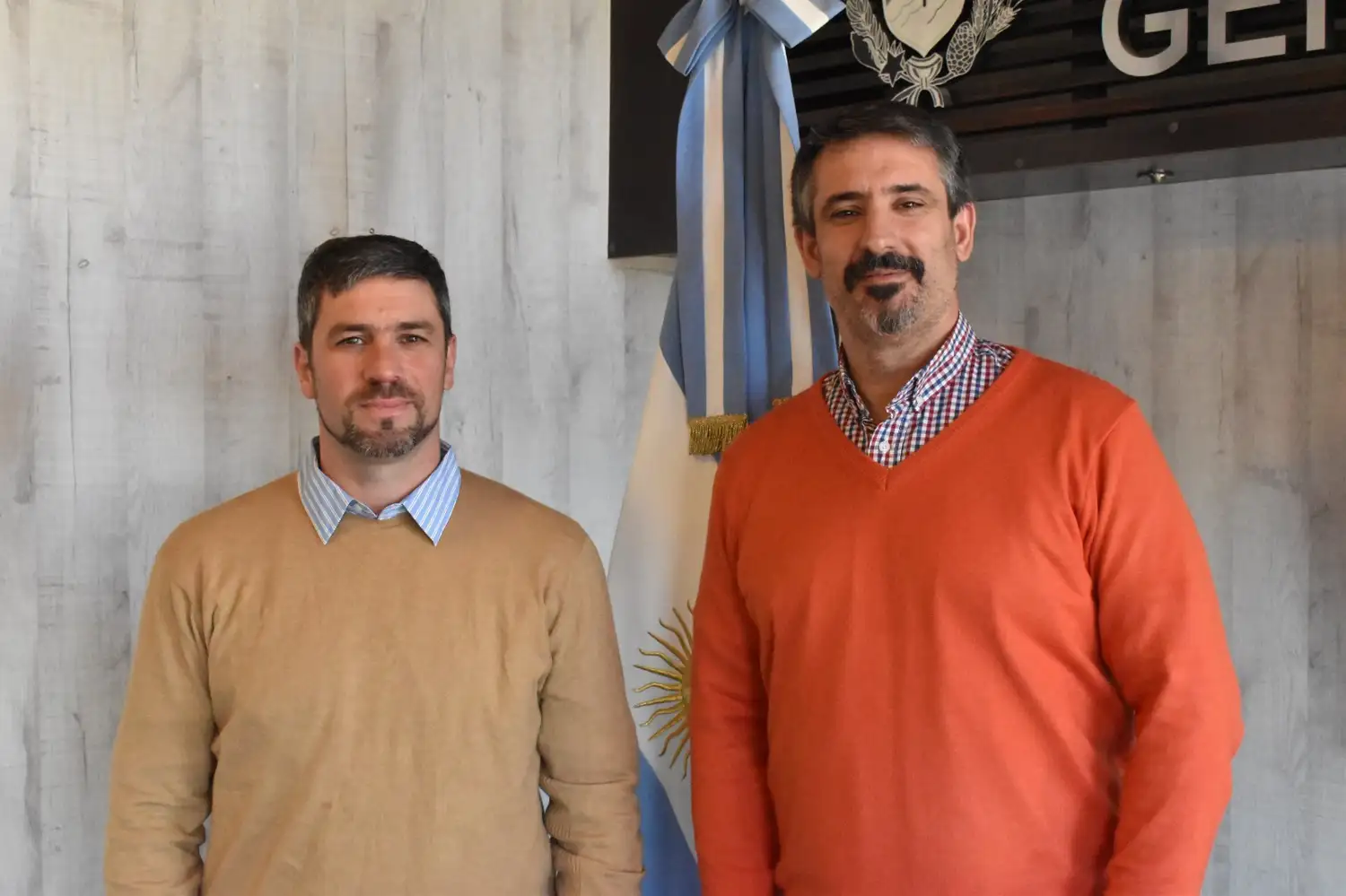 Facundo Armenteros, que se reunió con Sebastián Ianantuony, fue un destacado jugador de fútbol y básquet en varios clubes de Miramar.