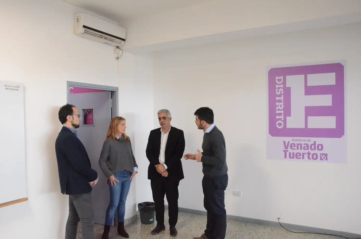 Junto al intendente Chiarella, Bartolacci estuvo en Distrito E, espacio que tiene el gobierno local para cursos y capacitaciones.