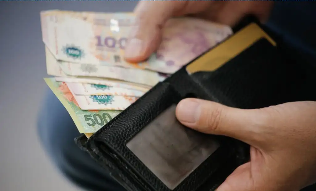 Casi 9 de cada 10 trabajadores consideran insuficiente su salario en Argentina.