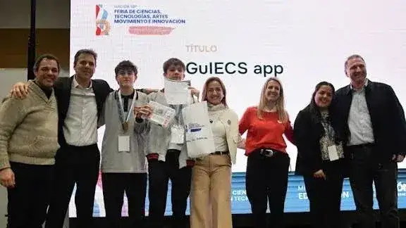 Brinkmann: estudiantes llevarán a la Feria Nacional de Ciencias aplicación que reúne contactos de servicios
