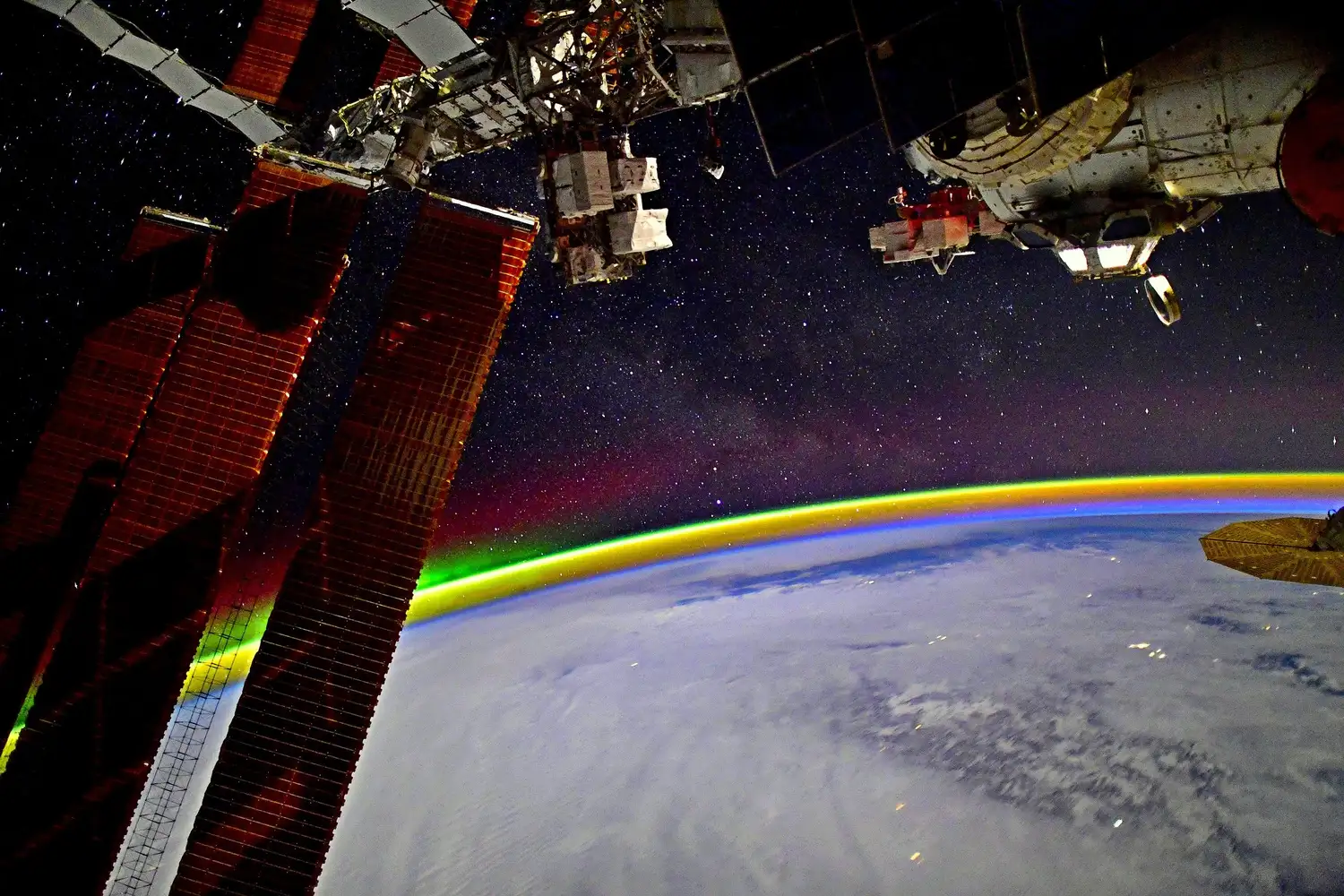 “Arcoíris cósmico”: la increíble foto desde el espacio