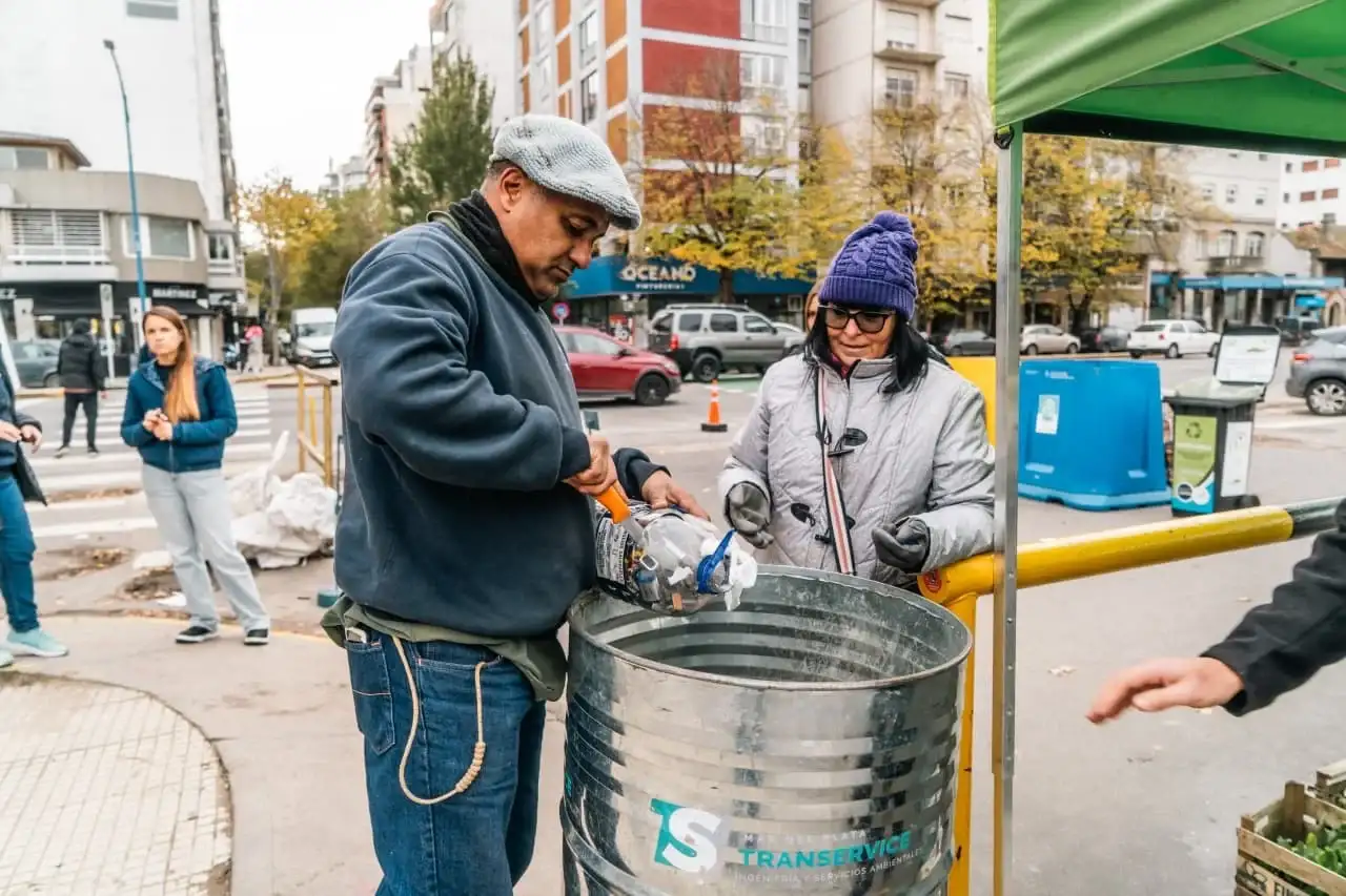 El Punto Verde Móvil y Adoptá un Árbol llegan a plaza San Martín