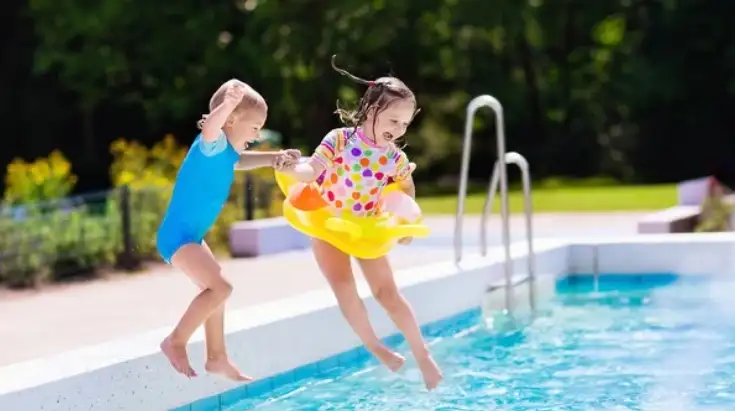 Otitis, hongos y piojos: los enemigos que acechan en las colonias de vacaciones