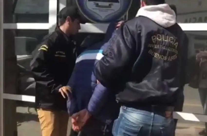 Asaltó un kiosco en grupo y su madre lo entregó