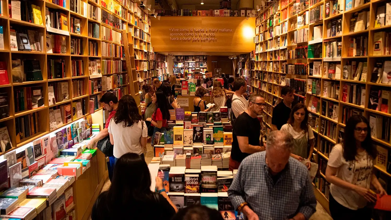 El gobierno quiere desregular los libros: ¿serán más baratos o desaparecerán muchas librerías?