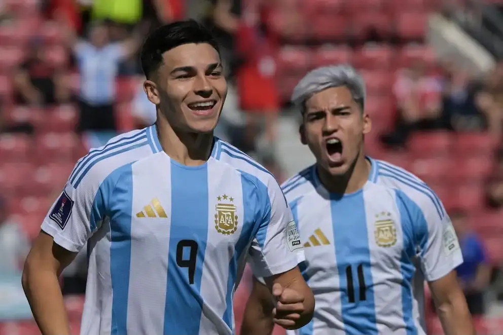 Argentina venció a Uruguay bajo la mirada de Scaloni