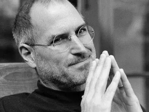 A 15 años de su muerte, Steve Jobs es recordado por su papel en la transformación de la tecnología y la comunicación.