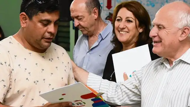 Entregaron escrituras de viviendas Fonavi en Grandoli y Gutiérrez