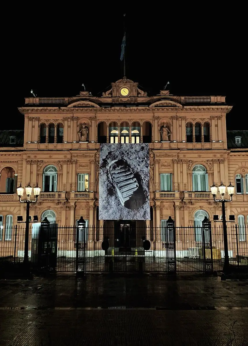 La Casa Rosada conmemora la llegada a la Luna