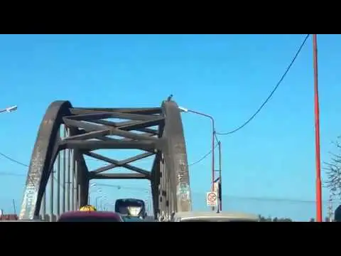 Un hombre amenazó con arrojarse del puente Carretero