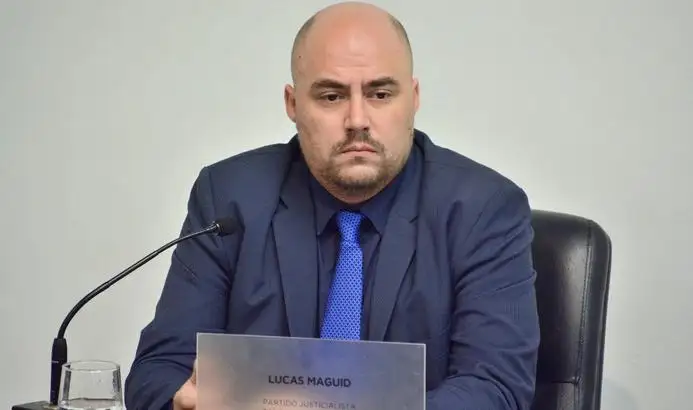 Piden informes sobre la Feria Popular de Avenida Rivadavia