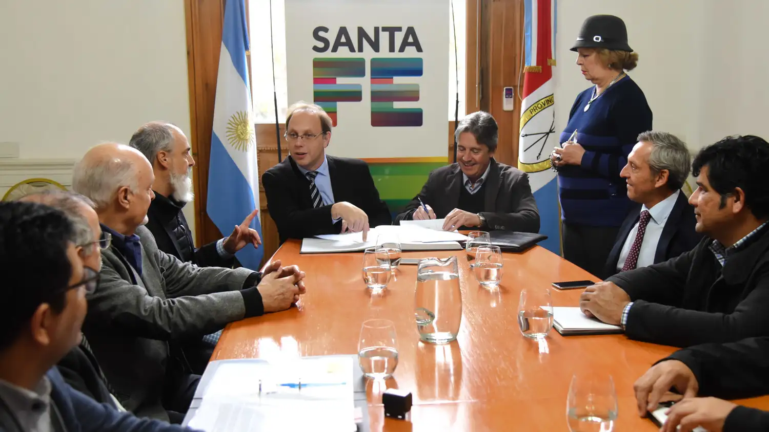 La provincia firmó los contratos para ejecutar el acueducto a Rafaela