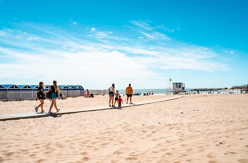 Cielo ligeramente nublado y una máxima de 17 grados